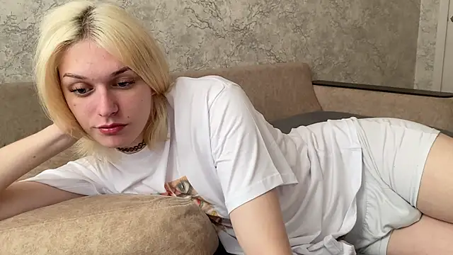 Snapshot of evelina228 chatting on 09-29-25, 06:53 evelina228 online show from 09-29-25, 06:53