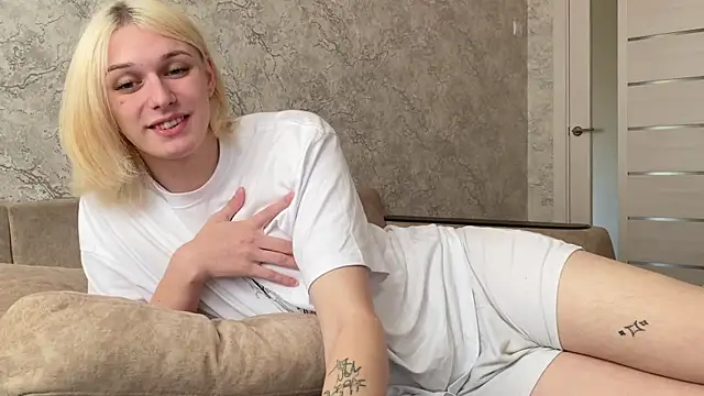 Snapshot of evelina228 chatting on 09-30-25, 06:52 evelina228 online show from 09-30-25, 06:52