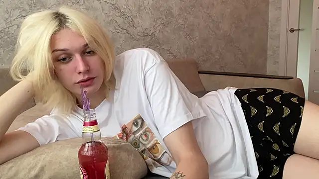 Snapshot of evelina228 chatting on 10-02-25, 06:50 evelina228 online show from 10-02-25, 06:50