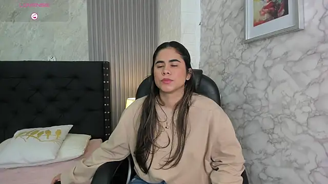 Snapshot of alicy__torres chatting on 04-16-26, 12:39 alicy torres online show from 04-16-26, 12:39