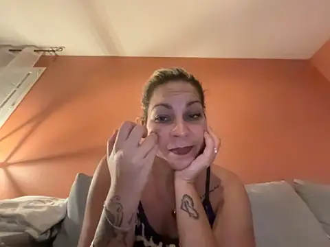 Snapshot of minettedusud chatting on 09-18-25, 08:34 minettedusud online show from 09-18-25, 08:34