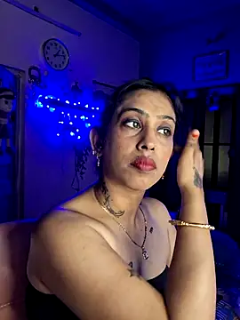 Love Beauty01 online show from 03-18-26, 07:15