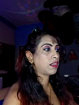 Snapshot of Love_Beauty01 chatting on 07-17-26, 06:38 Love Beauty01 online show from 07-17-26, 06:38