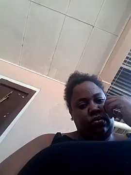 Snapshot of Karamelsaus chatting on 10-15-25, 02:03 Karamelsaus online show from 10-15-25, 02:03