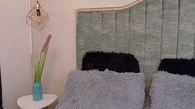 Snapshot of Saraa_Marrison_ chatting on 09-24-25, 11:32 Saraa Marrison  online show from 09-24-25, 11:32