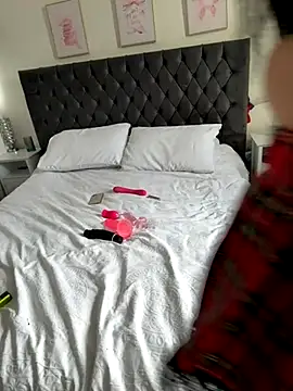 brunetteGirl274 online show from 10-05-25, 11:23