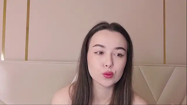 Snapshot of MiaMarlow chatting on 10-05-25, 08:43 MiaMarlow online show from 10-05-25, 08:43