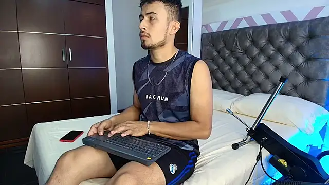 Valentiinoss online show from 03-18-26, 09:04