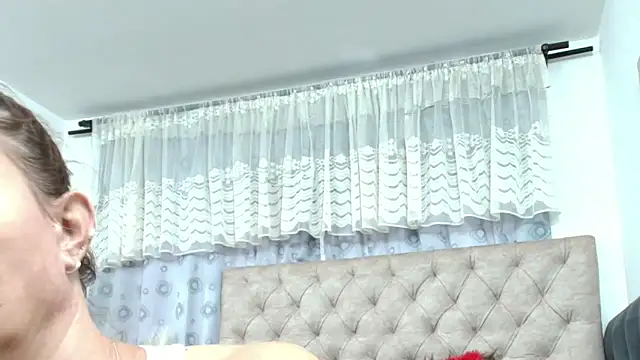 Victoriacoperino online show from 12-20-25, 01:25