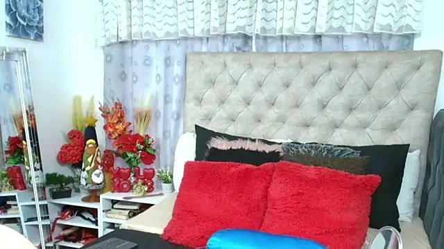 Victoriacoperino online show from 12-19-25, 01:24