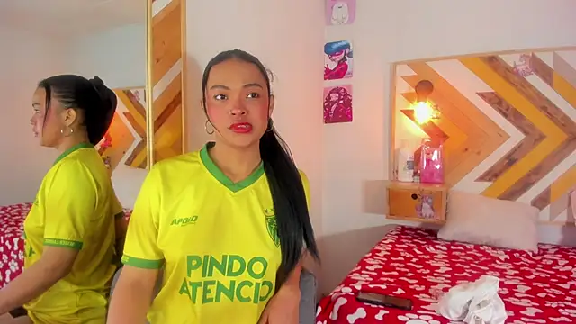 Snapshot of SoleneFontaine chatting on 11-14-25, 11:36 SoleneFontaine online show from 11-14-25, 11:36