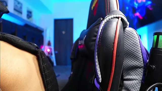 logan hugh8 online show from 02-26-26, 02:44