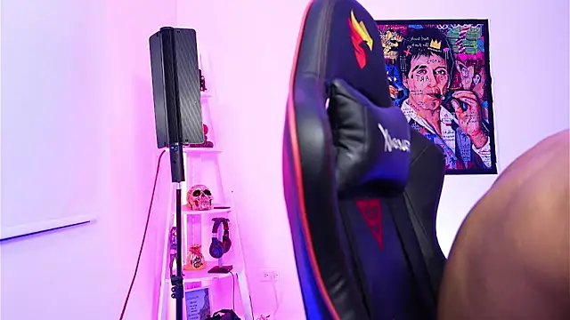 logan hugh8 online show from 12-21-25, 06:15