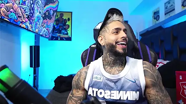 logan hugh8 online show from 02-15-26, 08:41