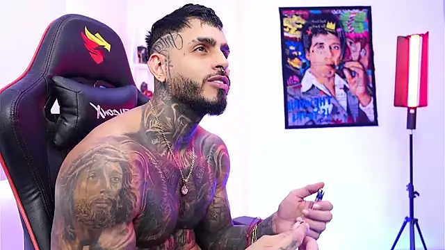 logan hugh8 online show from 12-22-25, 02:50