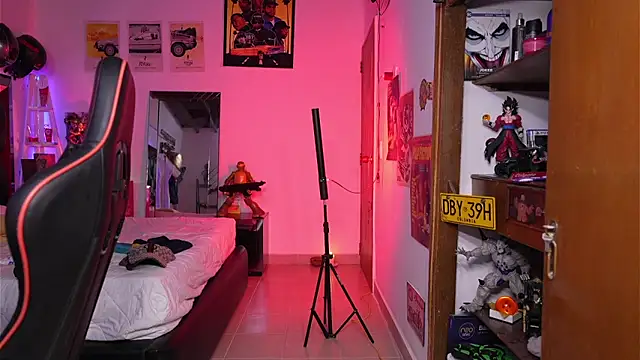 logan hugh8 online show from 04-03-26, 09:05