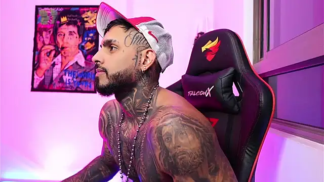 logan hugh8 online show from 10-18-25, 02:57