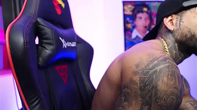 logan hugh8 online show from 12-16-25, 01:10