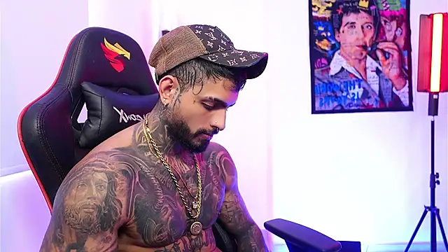 logan hugh8 online show from 11-17-25, 07:29