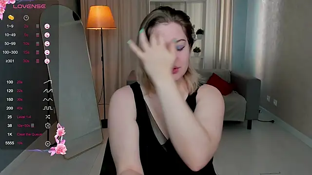 HelenHartt online show from 10-20-25, 01:40