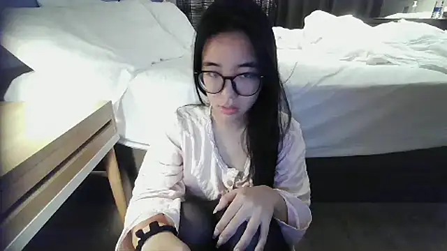 Snapshot of luluya1314 chatting on 10-25-25, 08:13 luluya1314 online show from 10-25-25, 08:13