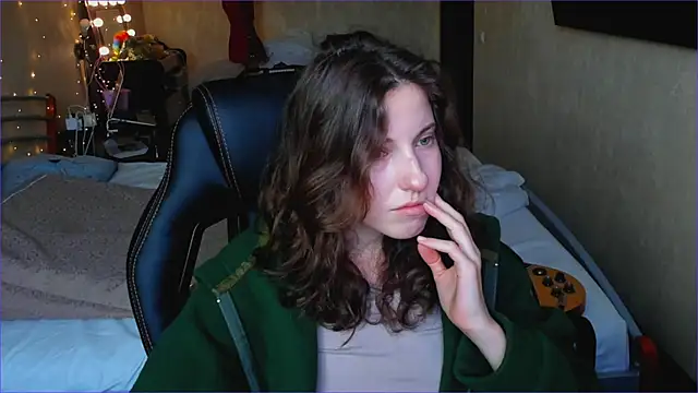 Agata in Wonderland online show from 11-04-25, 11:25