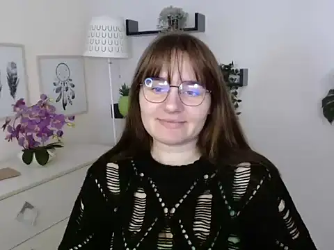 Snapshot of Julie_Diamond chatting on 10-15-25, 01:19 Julie Diamond online show from 10-15-25, 01:19