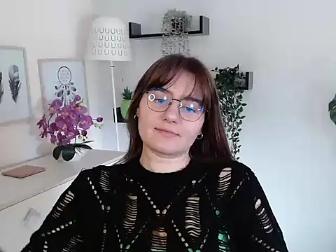 Snapshot of Julie_Diamond chatting on 09-25-25, 12:44 Julie Diamond online show from 09-25-25, 12:44