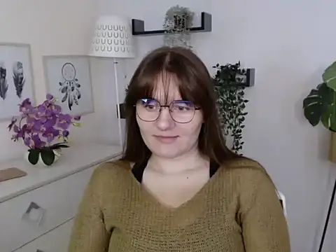 Snapshot of Julie_Diamond chatting on 10-17-25, 12:29 Julie Diamond online show from 10-17-25, 12:29
