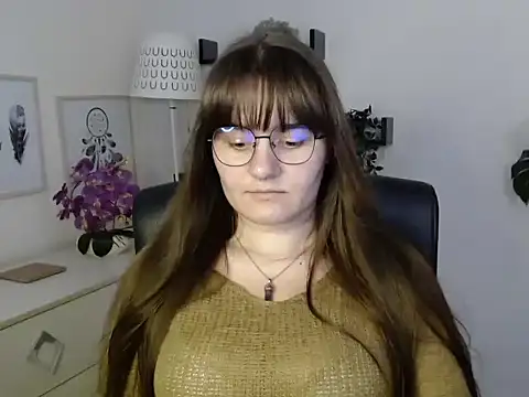Snapshot of Julie_Diamond chatting on 09-22-25, 12:33 Julie Diamond online show from 09-22-25, 12:33