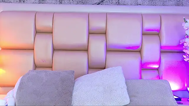 Snapshot of AngelaRoberts chatting on 04-10-26, 08:16 AngelaRoberts online show from 04-10-26, 08:16