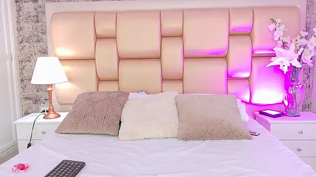 Snapshot of AngelaRoberts chatting on 11-23-25, 06:01 AngelaRoberts online show from 11-23-25, 06:01