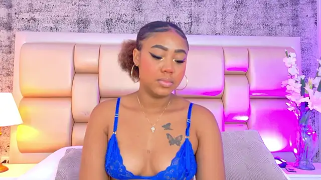 Snapshot of AngelaRoberts chatting on 03-30-26, 08:43 AngelaRoberts online show from 03-30-26, 08:43