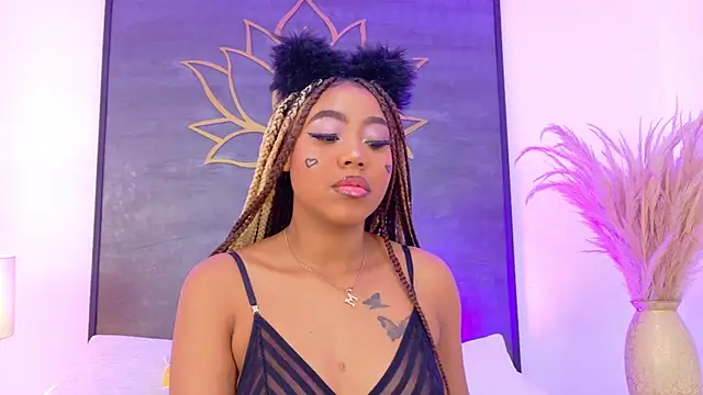 Snapshot of AngelaRoberts chatting on 11-17-25, 03:43 AngelaRoberts online show from 11-17-25, 03:43