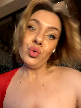 Snapshot of emmasweett11 chatting on 11-16-25, 02:33 emmasweett11 online show from 11-16-25, 02:33