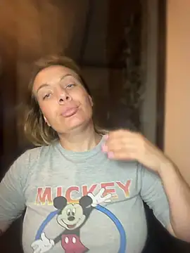 Snapshot of emmasweett11 chatting on 06-27-26, 09:43 emmasweett11 online show from 06-27-26, 09:43