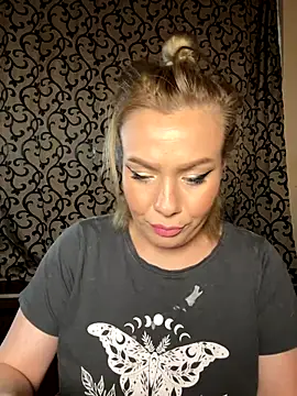 Snapshot of emmasweett11 chatting on 12-19-25, 12:40 emmasweett11 online show from 12-19-25, 12:40