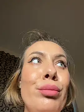 Snapshot of emmasweett11 chatting on 10-19-25, 01:58 emmasweett11 online show from 10-19-25, 01:58