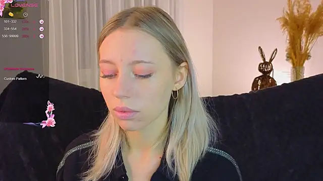 NyxaThorn online show from 11-15-25, 02:43