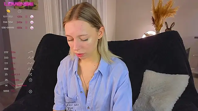 NyxaThorn online show from 10-28-25, 02:38