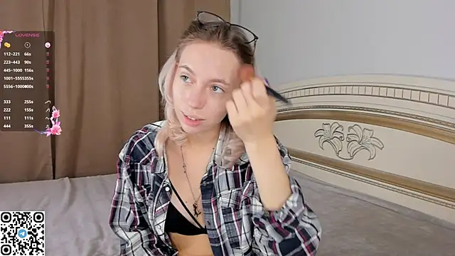 NyxaThorn online show from 09-13-25, 04:29