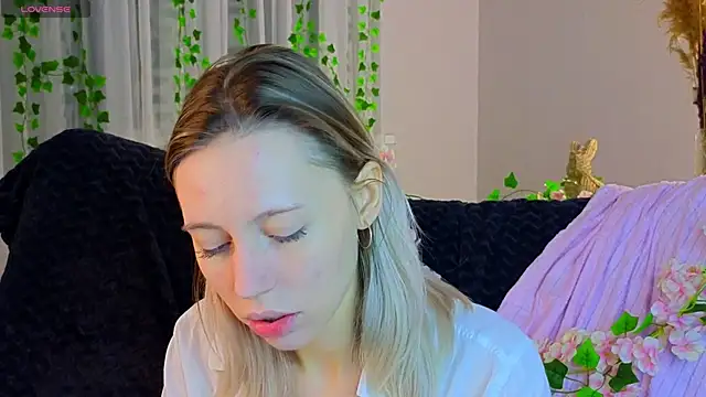 NyxaThorn online show from 12-02-25, 02:41