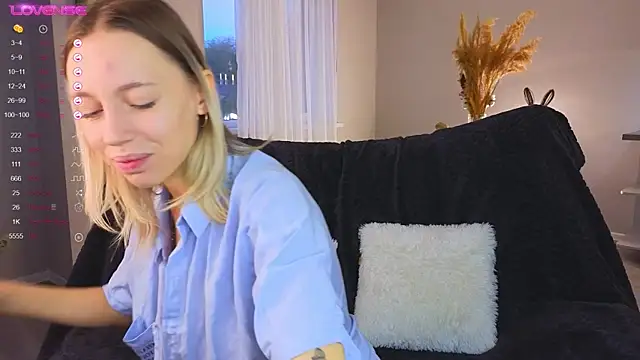 NyxaThorn online show from 10-14-25, 02:39