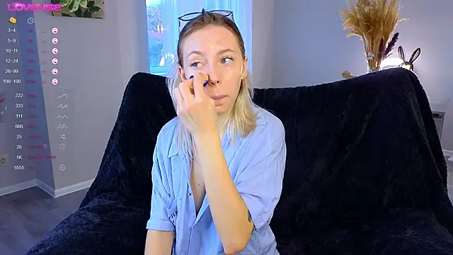 NyxaThorn online show from 10-04-25, 02:40