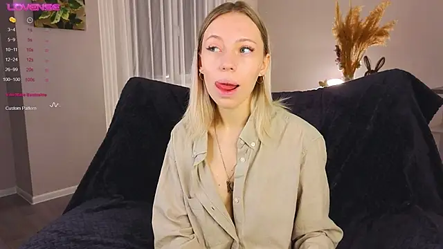 NyxaThorn online show from 10-26-25, 02:39