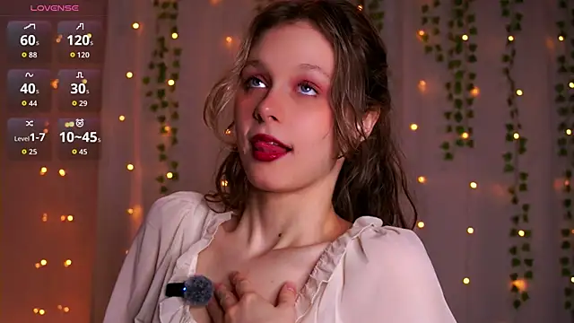 Snapshot of Tender_beauty chatting on 07-14-26, 06:47 Tender beauty online show from 07-14-26, 06:47