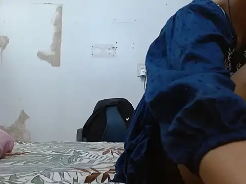 Snapshot of soya_queen chatting on 10-19-25, 02:14 soya queen online show from 10-19-25, 02:14
