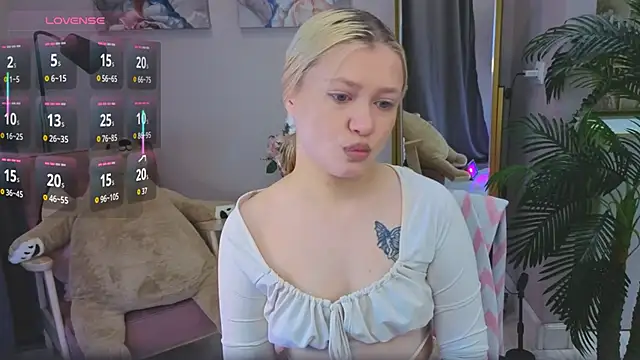 Millie Vanillies online show from 10-12-25, 03:24