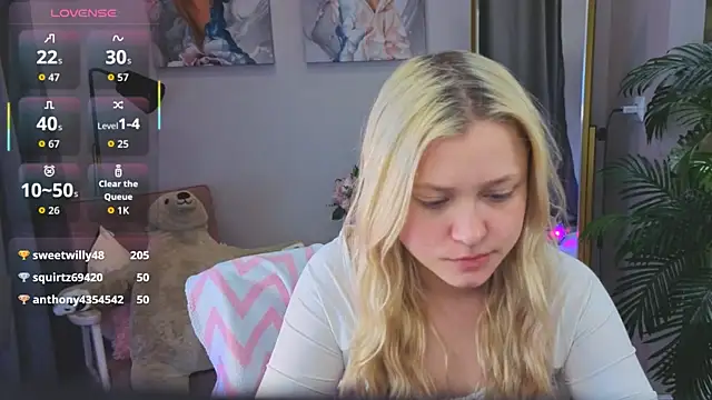 Millie Vanillies online show from 10-13-25, 04:14