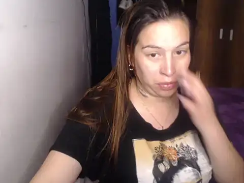 Snapshot of cloequeen15 chatting on 02-28-26, 01:49 cloequeen15 online show from 02-28-26, 01:49